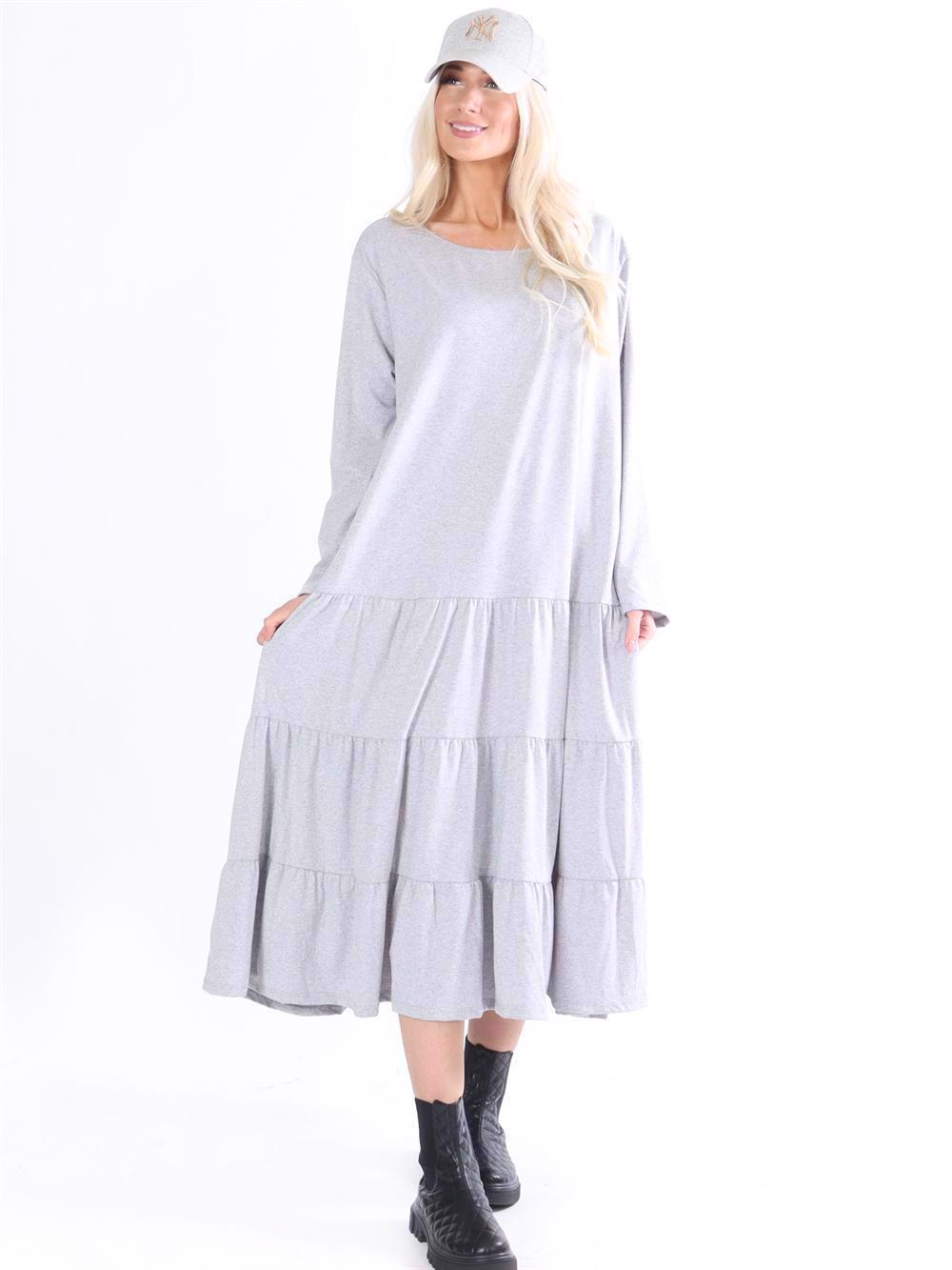 Batilda - Lang joggingkjole med lag på lag look